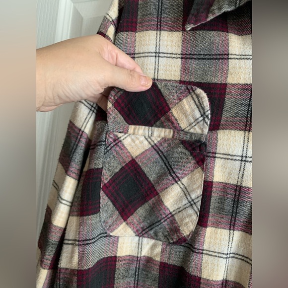 Plaid Flannel button up size Large - Picture 4 of 4